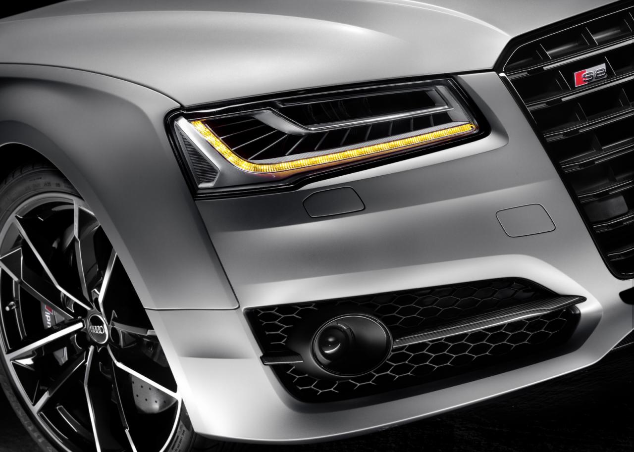 Audi S8 Plus matrix led headlights + dynamic turn signal